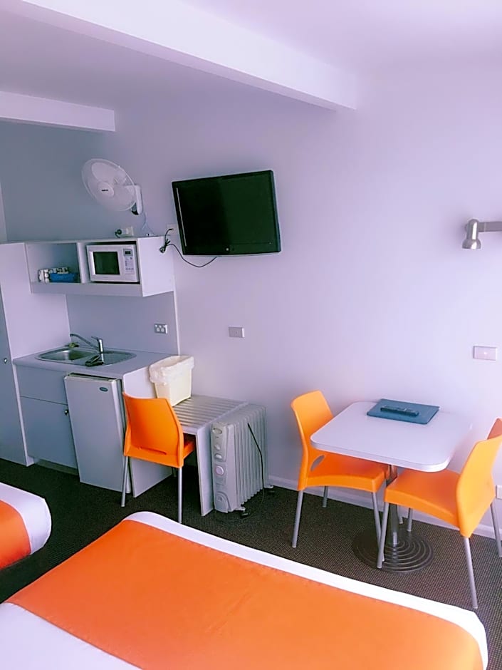 Waterfront Lodge Motel