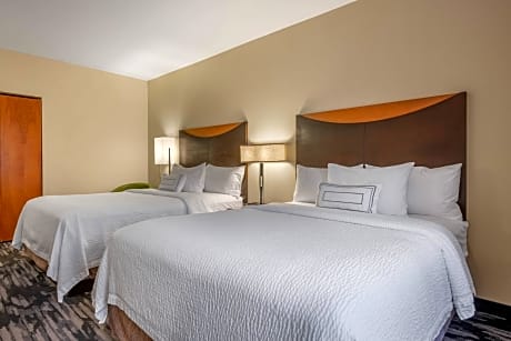 Queen Room with Two Queen Beds - Hearing Accessible
