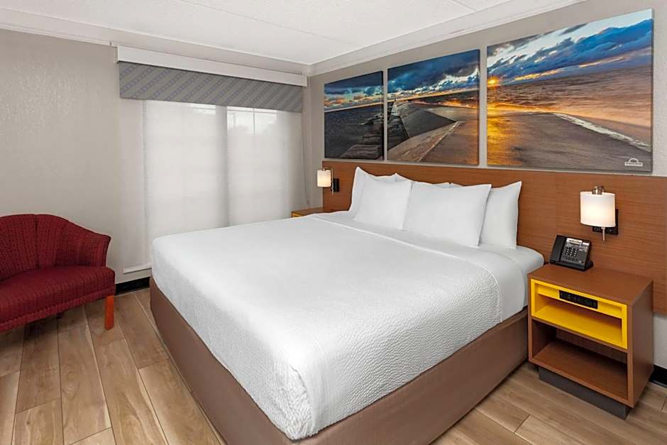 Days Inn & Suites by Wyndham Arlington Heights