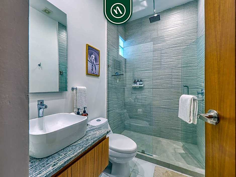 Great Design 1BR Condo - Rooftop pool