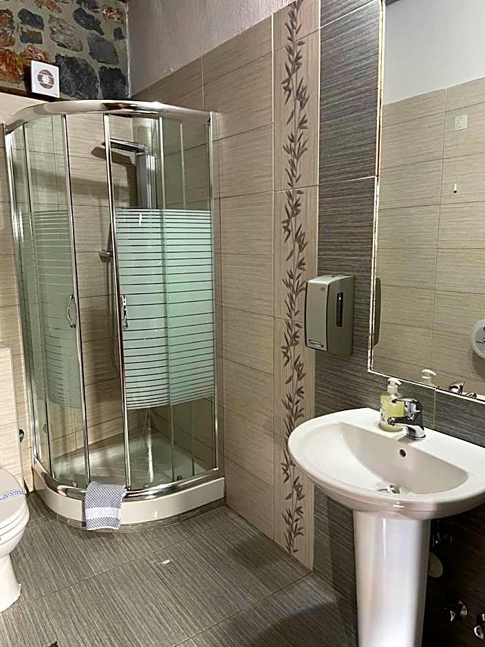 Gioras Hotel – Agios Athanasios, ND