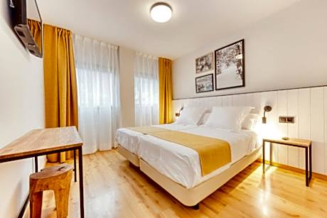 TWIN ROOM (1 ADULT)