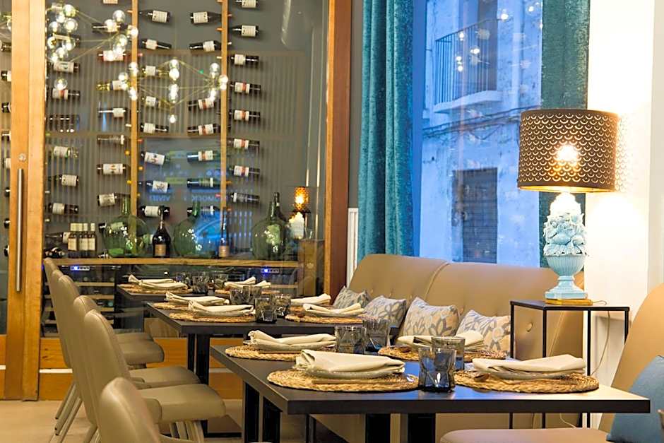 Quart Youth Hostel & Apartments