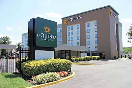 La Quinta Inn & Suites by Wyndham DC Metro Capitol Beltway