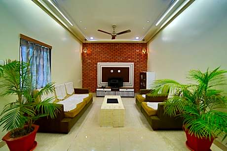 Hotel Mid Town Inn by Yanu Hotel & Resort - Walking Distance from Nakki Lake 