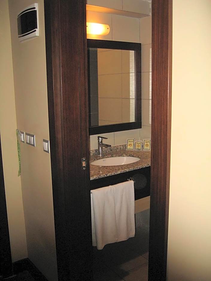 Mom Hotel