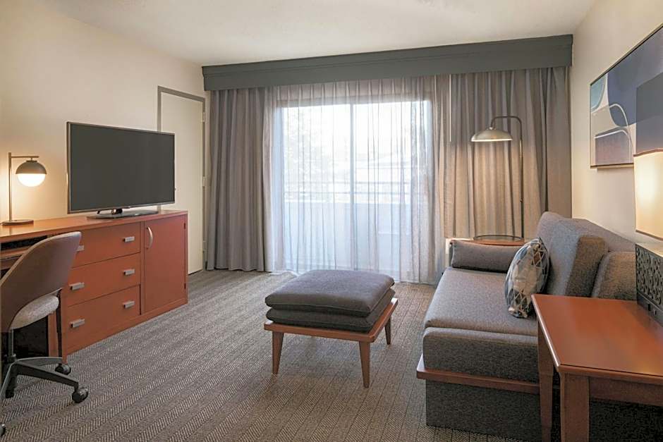 Courtyard by Marriott Louisville East