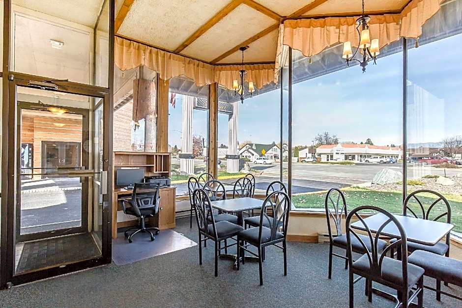 Econo Lodge Inn & Suites Kalispell - Glacier National Park Gateway