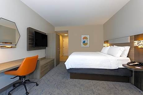 Deluxe King Room with Bath Tub - Hearing Accessible/Non-Smoking