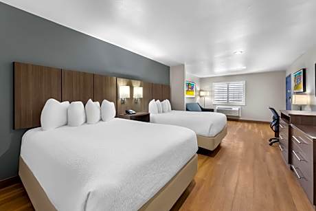 Large Queen Room with Two Queen Beds and Sofa Bed - Non-Smoking