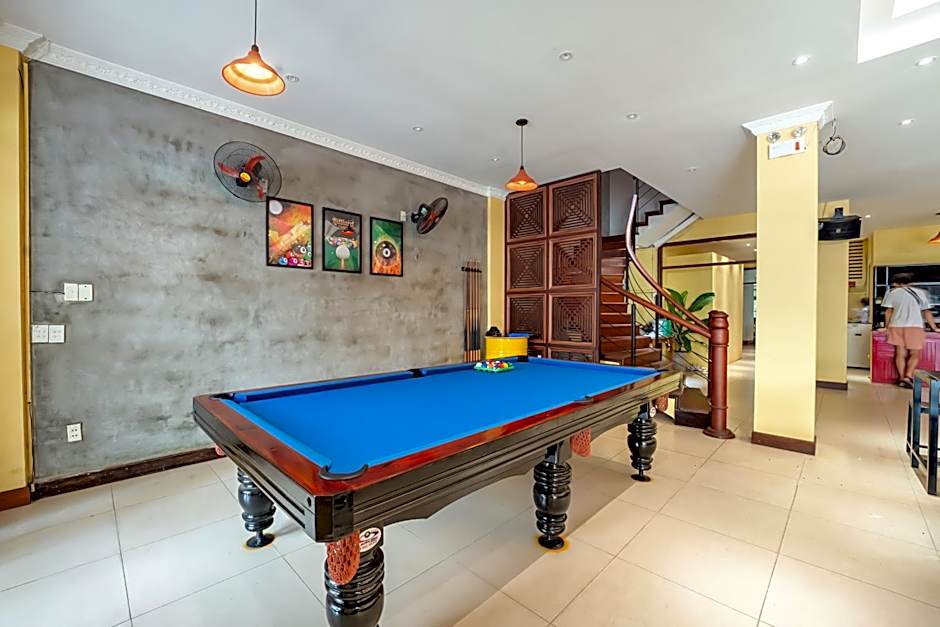 Harmony Old Town Hostel & Pool Bar