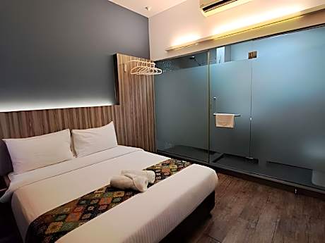 Deluxe Queen Room