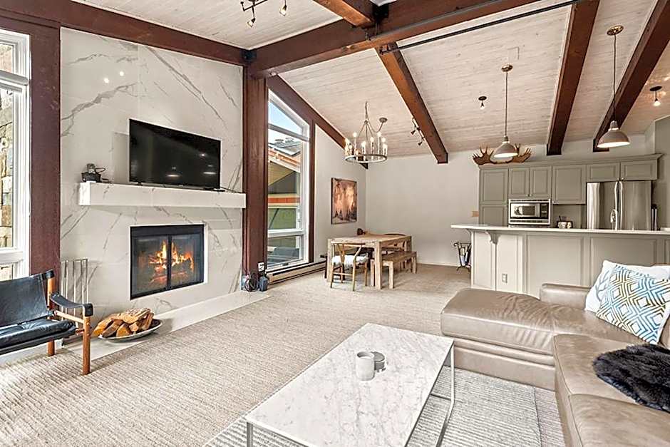 Enclave 309, Snowmass Ski-In/Ski-Out Condo w/Shared Pool/Hot Tub/Private Washer/Dryer/Gym/WiFi