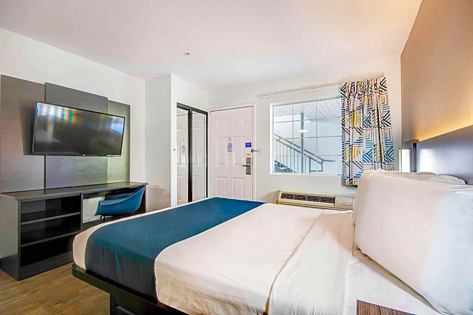 Studio 6-Ocean Springs, MS