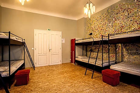 Bed in 8-Bed Mixed Dormitory Room