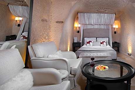 Deluxe Cave Room