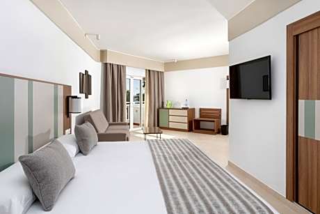 Suite with Garden View