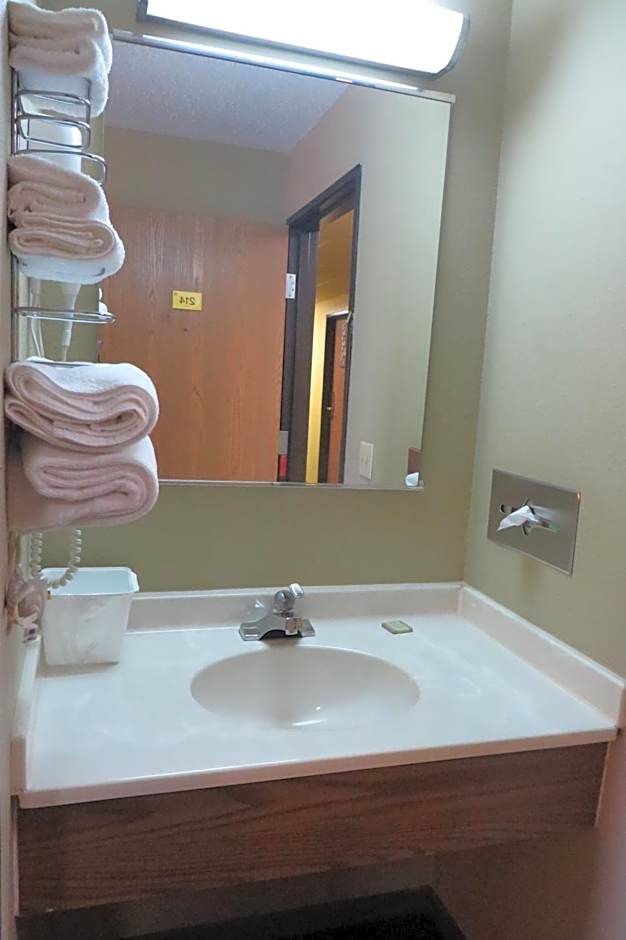 Super 8 by Wyndham Macomb