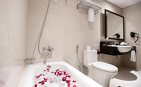 Junior Suite with Bath - Non-Smoking