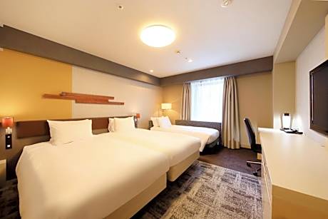 Twin Room with Extra Bed - Non-Smoking