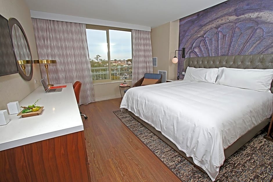 Hotel Indigo Naperville Riverwalk, an IHG Hotel