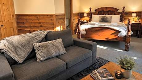Deluxe Suite with Spa Bath
