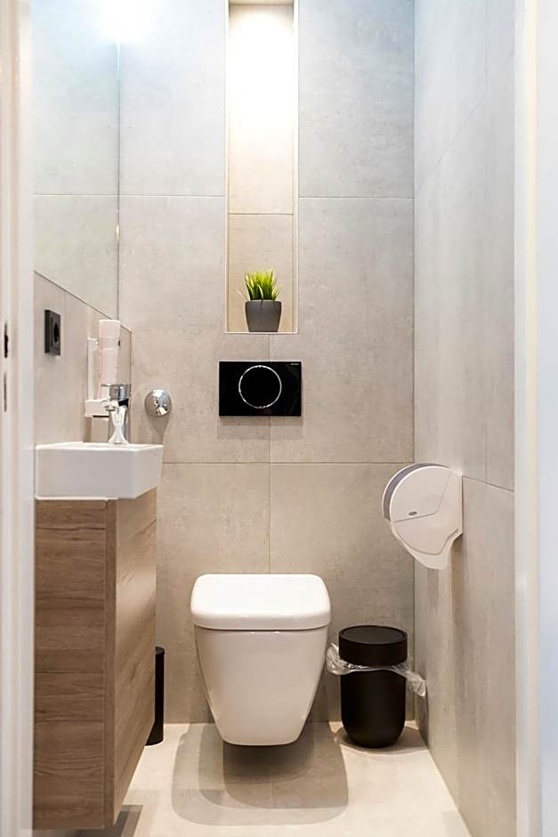 Riverview Apartments by dasPaul