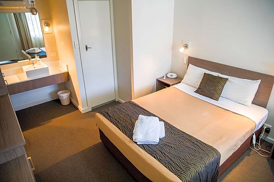 Lilac City Motor Inn