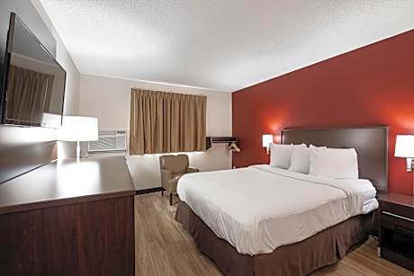 Deluxe Room with One Queen Bed Disability Access Non-Smoking