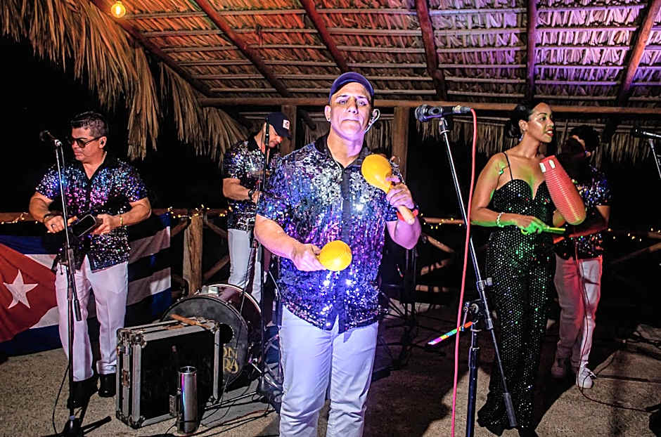 Mar Paraiso Queen