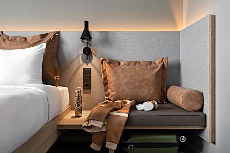 Queen Room with Inland View