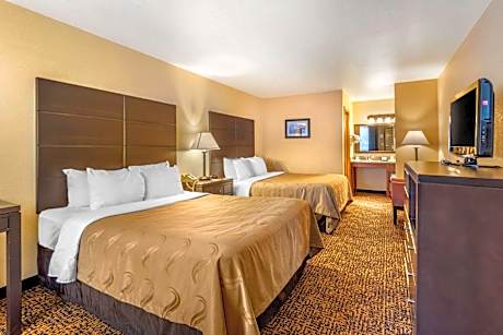 2 Queen Beds Nonsmoking
