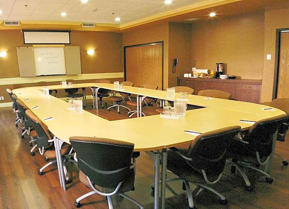 Days Inn by Wyndham Levis