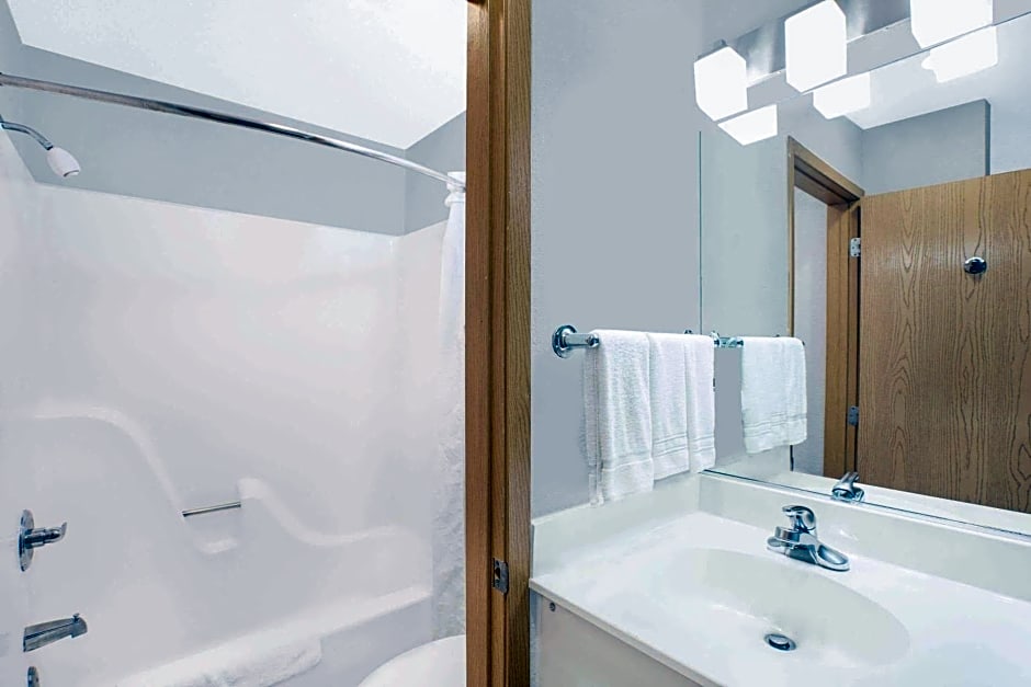 MICROTEL Inn and Suites - Ames