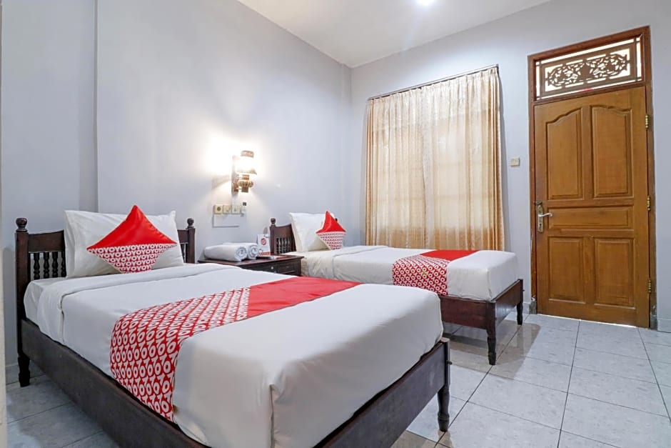 OYO 2411 Taman Mekar Beach Inn 2