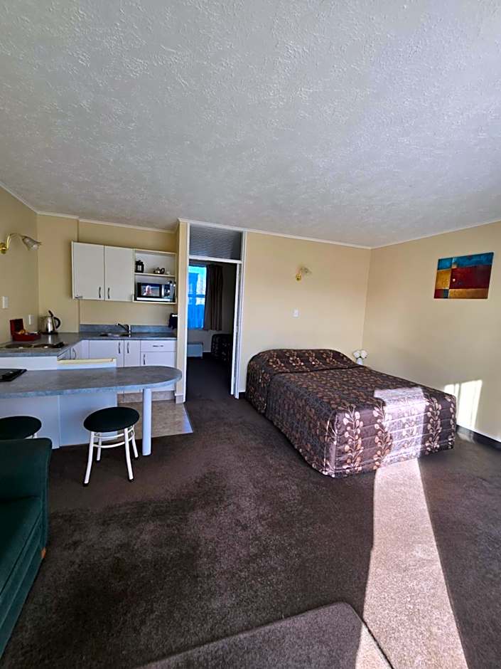 Monarch Motel