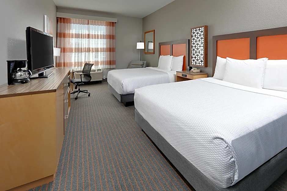 La Quinta Inn & Suites by Wyndham Dallas Love Field