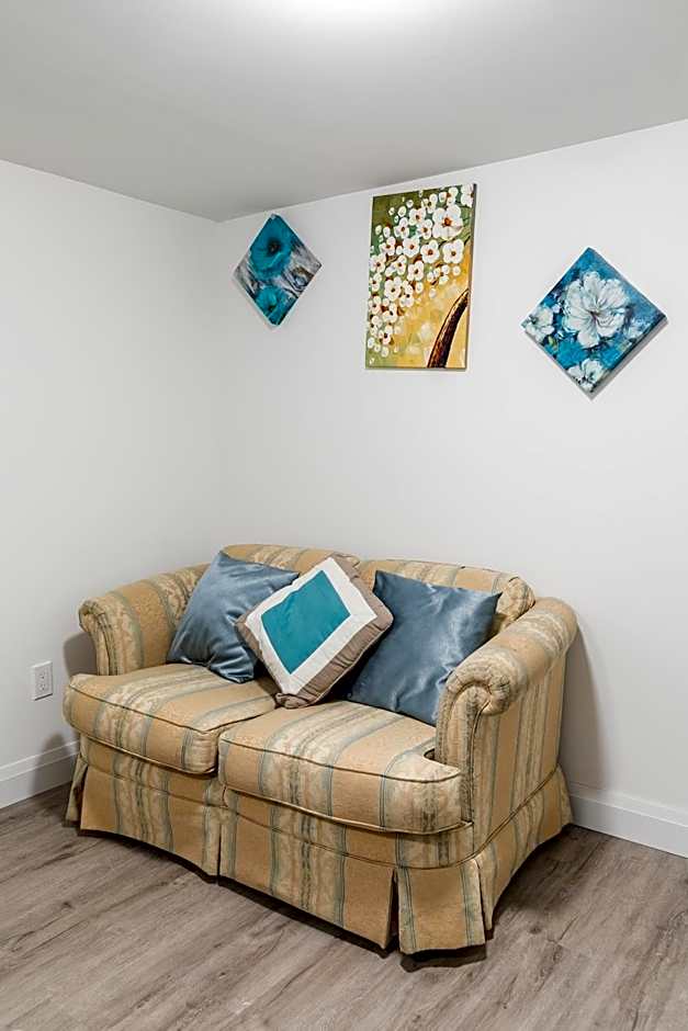 Beautiful renovated home 3 mins drive to Fall