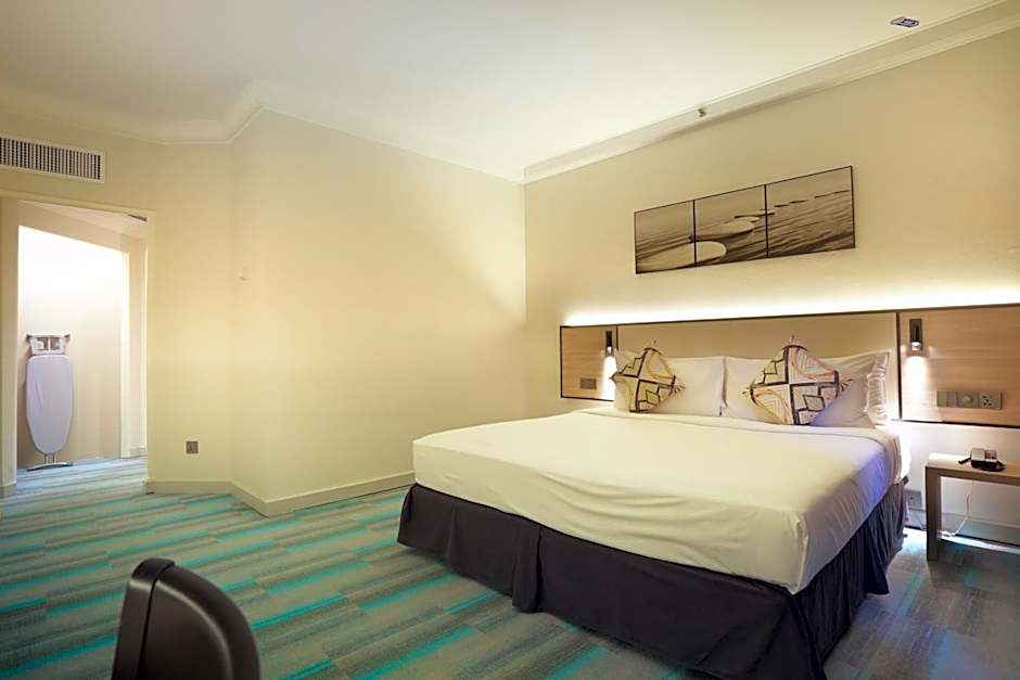 Photo 1 of 4 of Deluxe 1 King Bed, City View