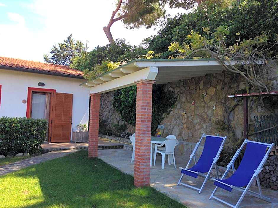 Apartment in villa 2 to 3 persons with large private garden