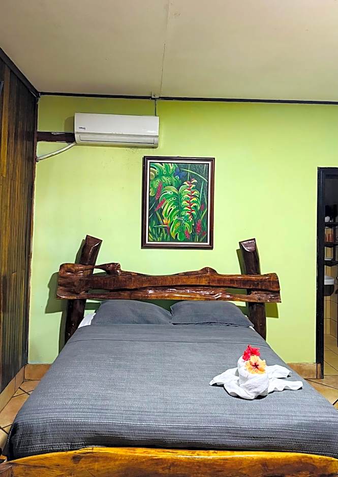 Hotel La Isla Inn