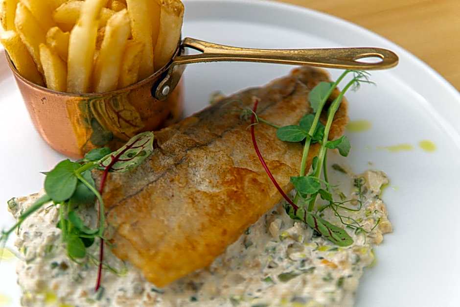 HOTEL CICHA WODA NIEPORĘT