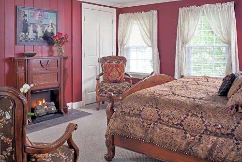 Colonial Inn