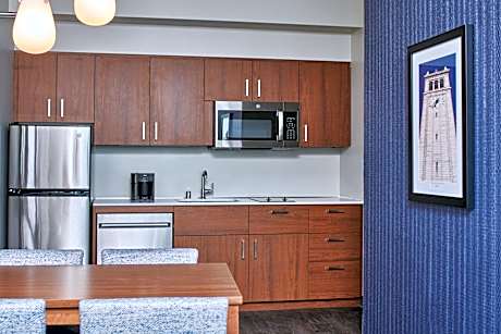 2 Bedroom, 1 Bath Suite, 2 Bedroom Suite, Bedroom 1: 1 King, Bedroom 2: 2 Double, Sofa bed