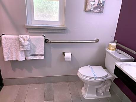 Queen Room - Disability Access/Non-Smoking