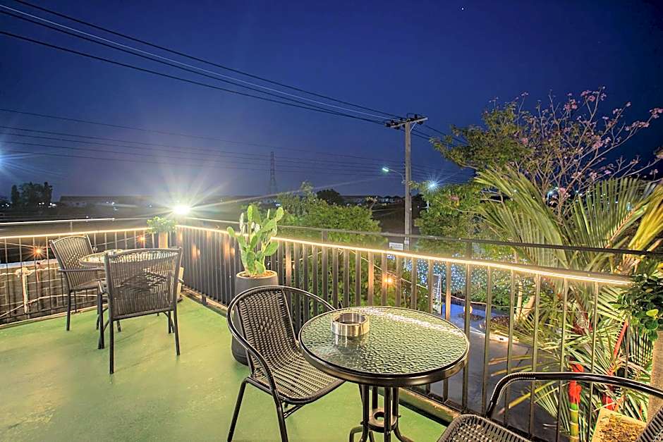 The living Hotel Samutprakan