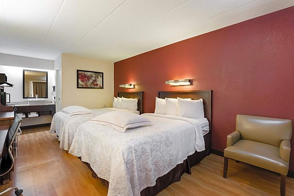 Super 8 by Wyndham Deerfield/Northbrook