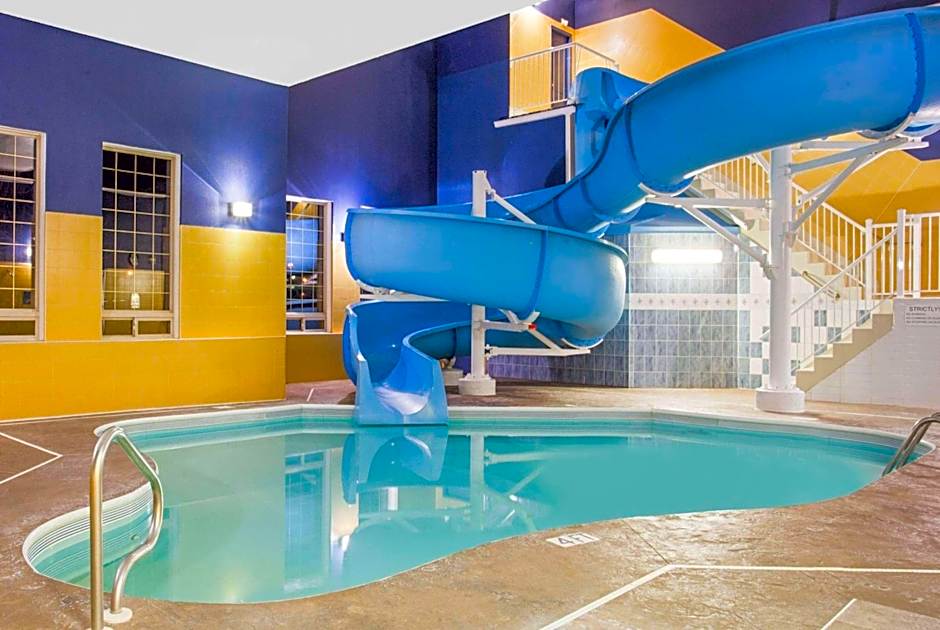 Ramada by Wyndham Red Deer Hotel and Suites