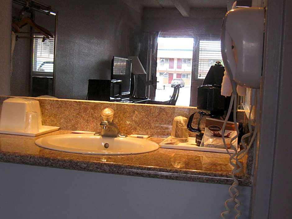 Santa Fe Inn - Pueblo