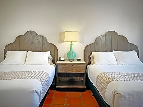 2 Queen Beds Accessible